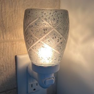 Scentsy Vintage Glass Wall Plug-in
